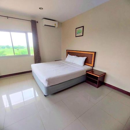 Kumphawapi Kp Hotel Udonthani מראה חיצוני תמונה
