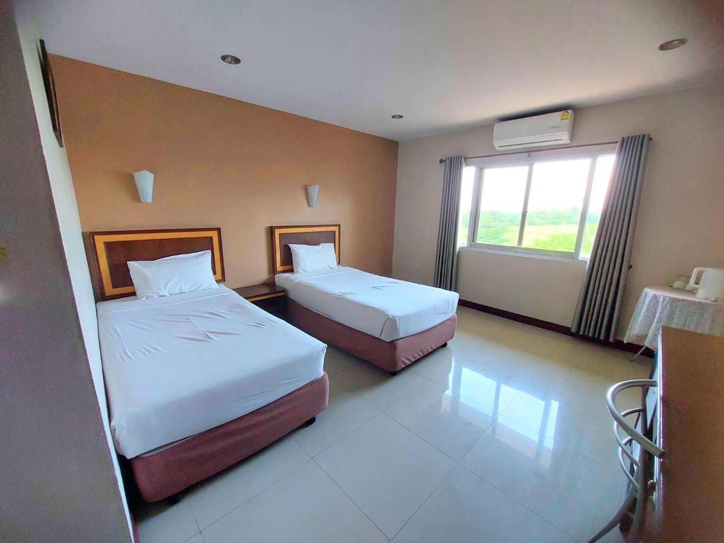 Kumphawapi Kp Hotel Udonthani מראה חיצוני תמונה