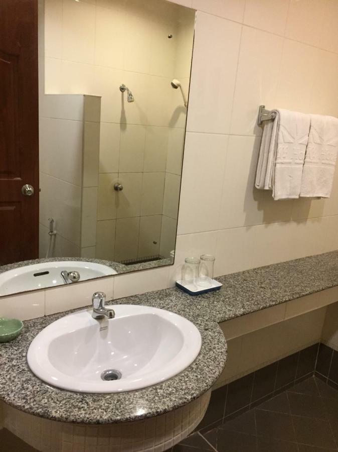 Kumphawapi Kp Hotel Udonthani מראה חיצוני תמונה